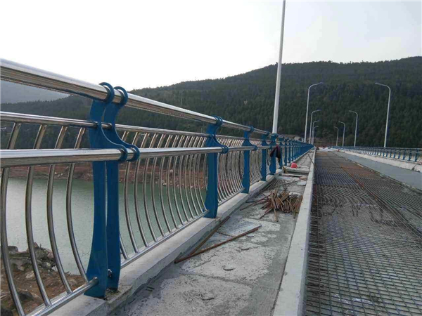 兴安不锈钢桥梁护栏的特点及其在桥梁安全中的重要作用