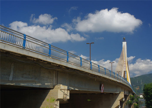 兴安304不锈钢桥梁护栏：安全、耐用与美观的完美结合