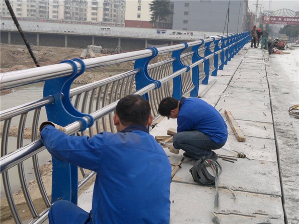 兴安不锈钢桥梁护栏除锈维护的重要性及其方法